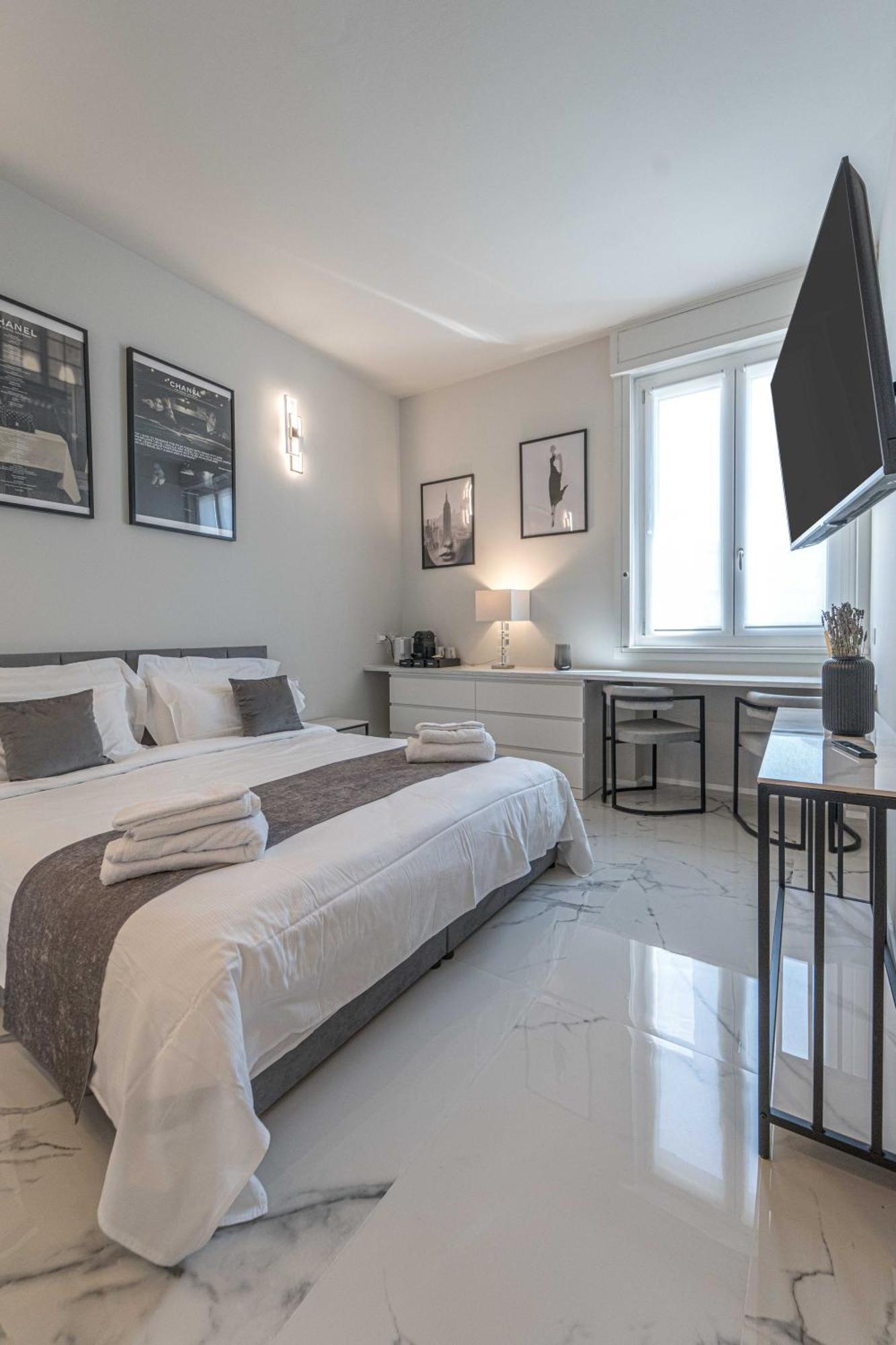Moscova Luxury New Suite Milán Exterior foto