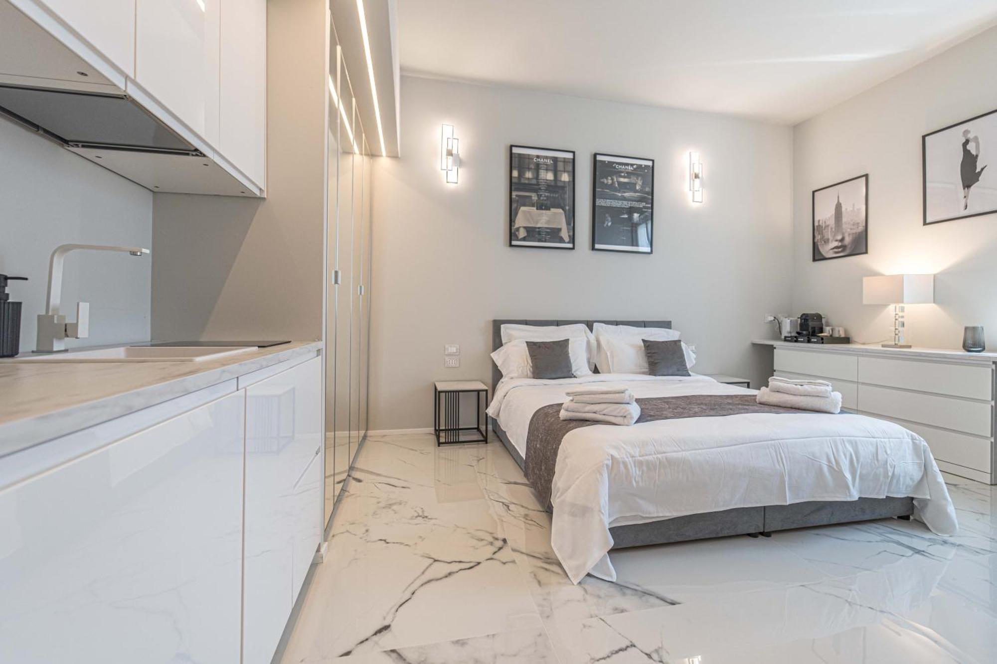 Moscova Luxury New Suite Milán Exterior foto